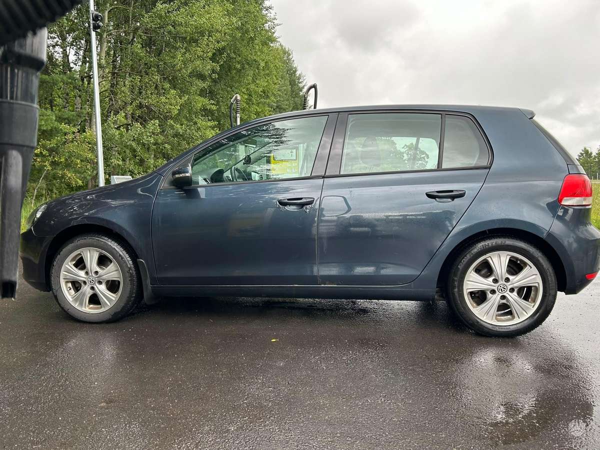 Volkswagen Golf - 2