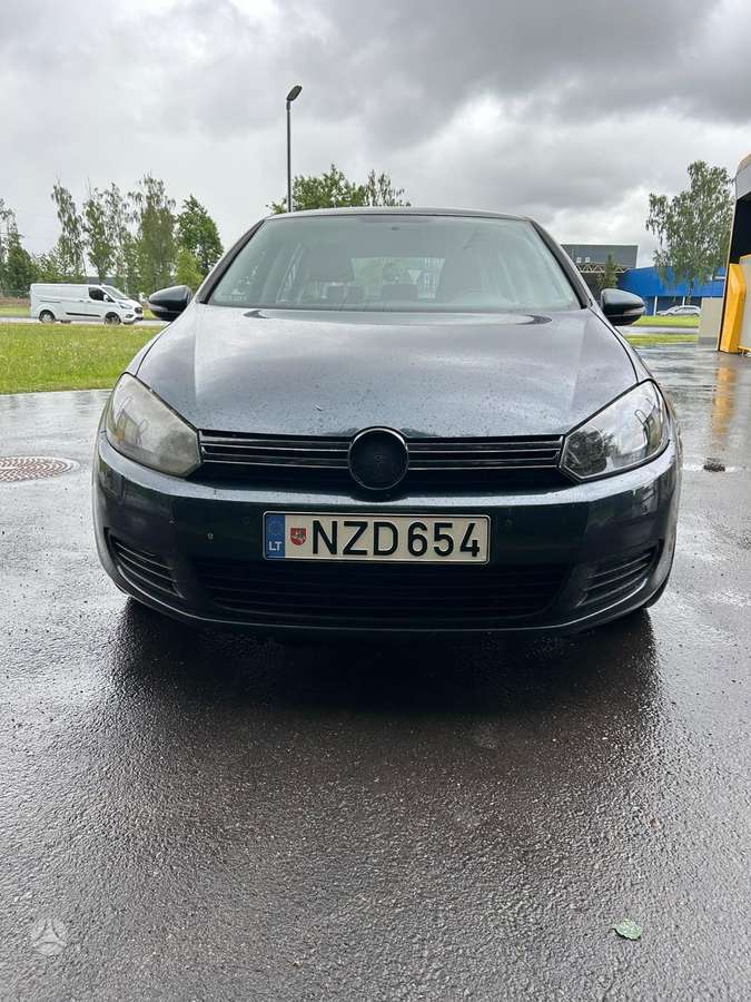 Volkswagen Golf - 8
