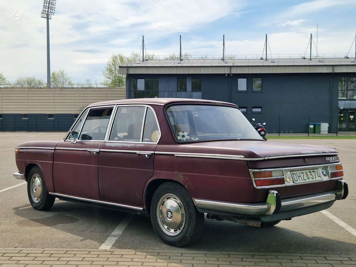 BMW 2000, 2.0 l., Седан
