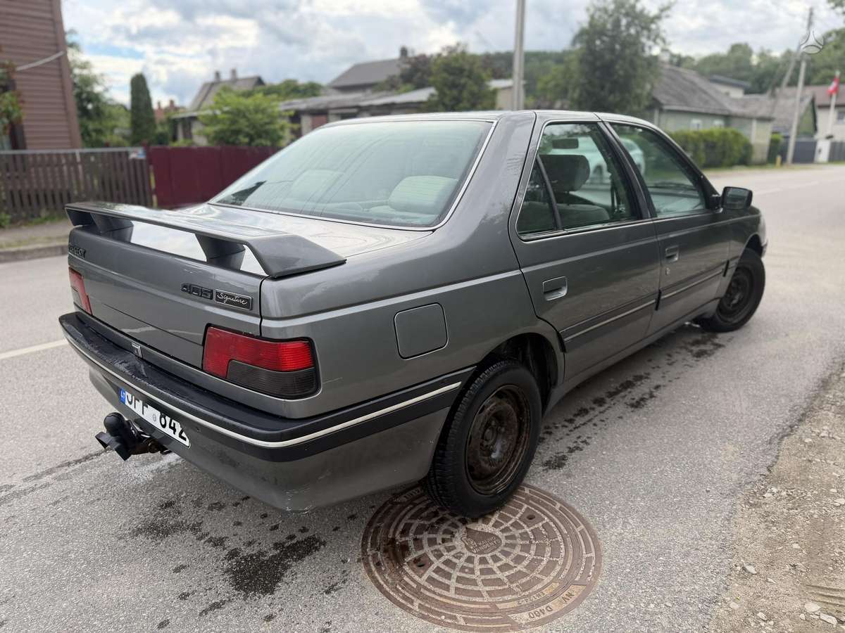 Peugeot 405, Седан