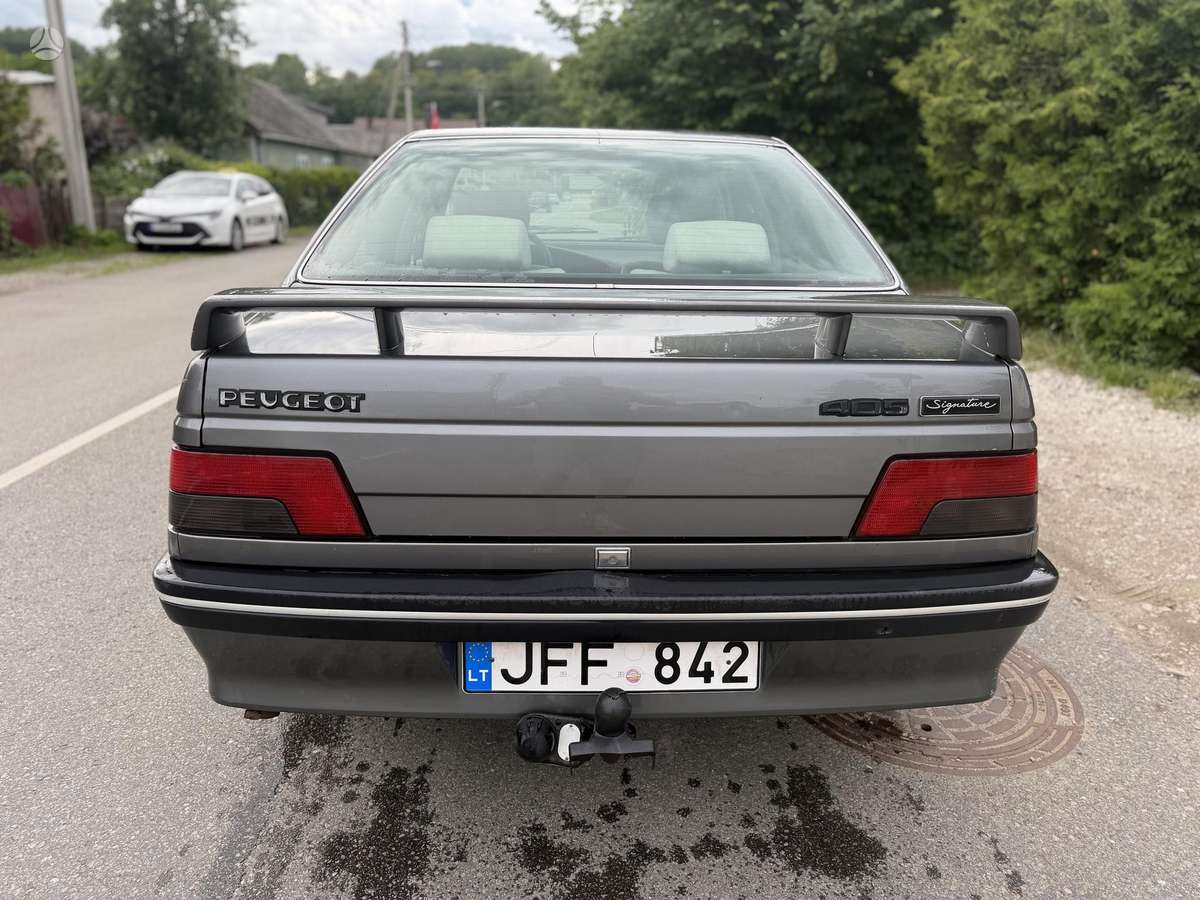 Peugeot 405, Седан