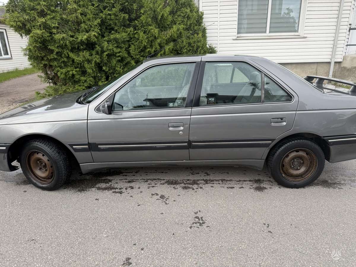Peugeot 405, Седан