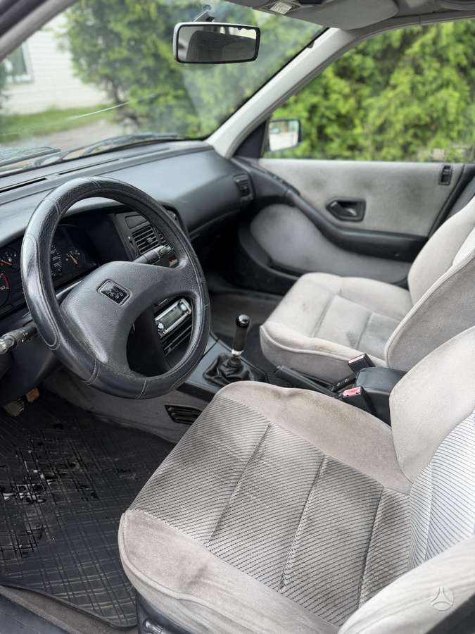 Peugeot 405, Седан