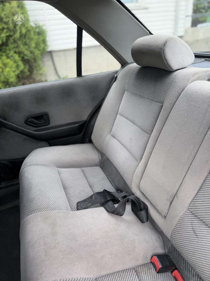 Peugeot 405, Седан