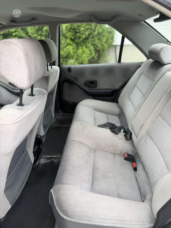 Peugeot 405, Седан