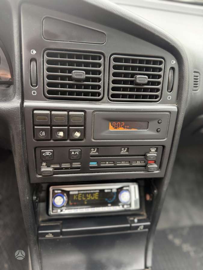 Peugeot 405, Седан