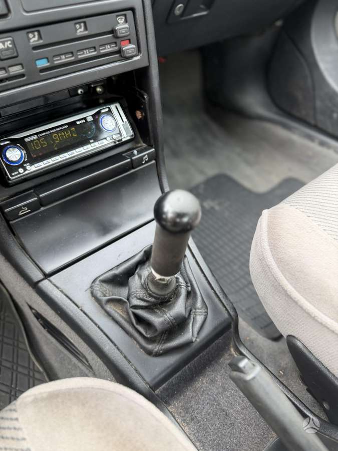 Peugeot 405, Седан