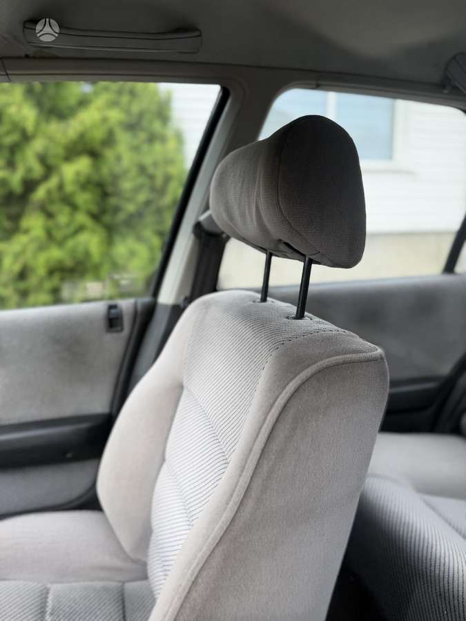 Peugeot 405, Седан