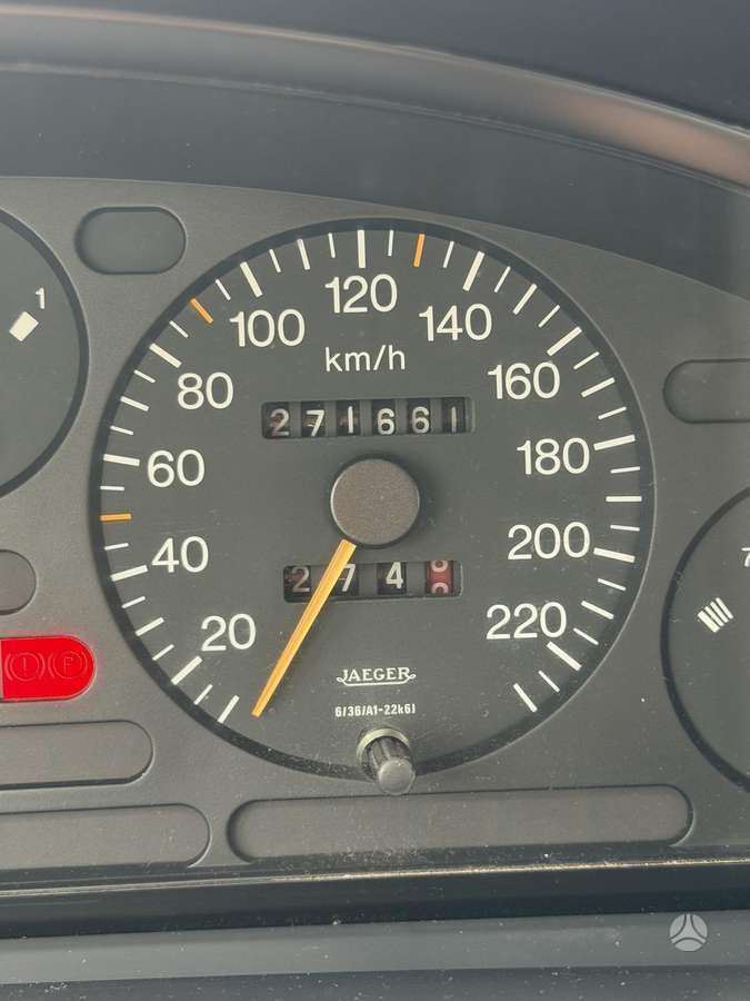 Peugeot 405, Седан