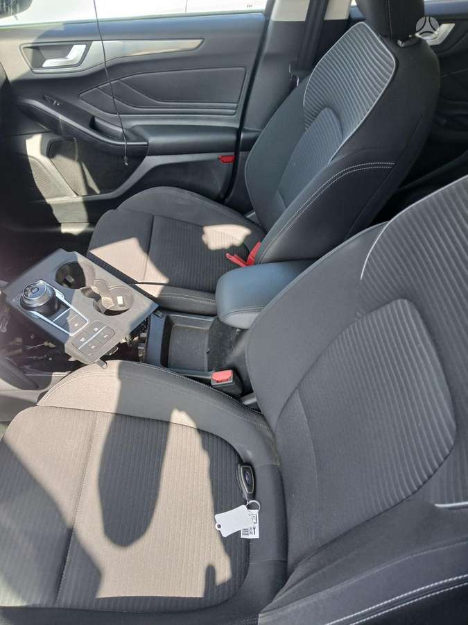 Ford Focus dalimis