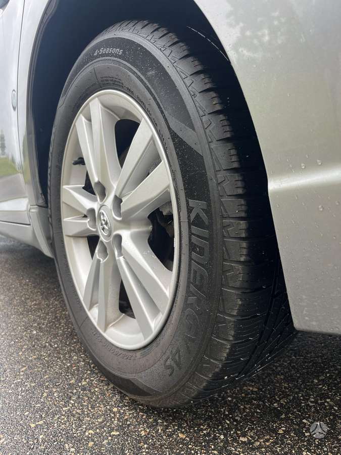 Toyota Avensis - 9