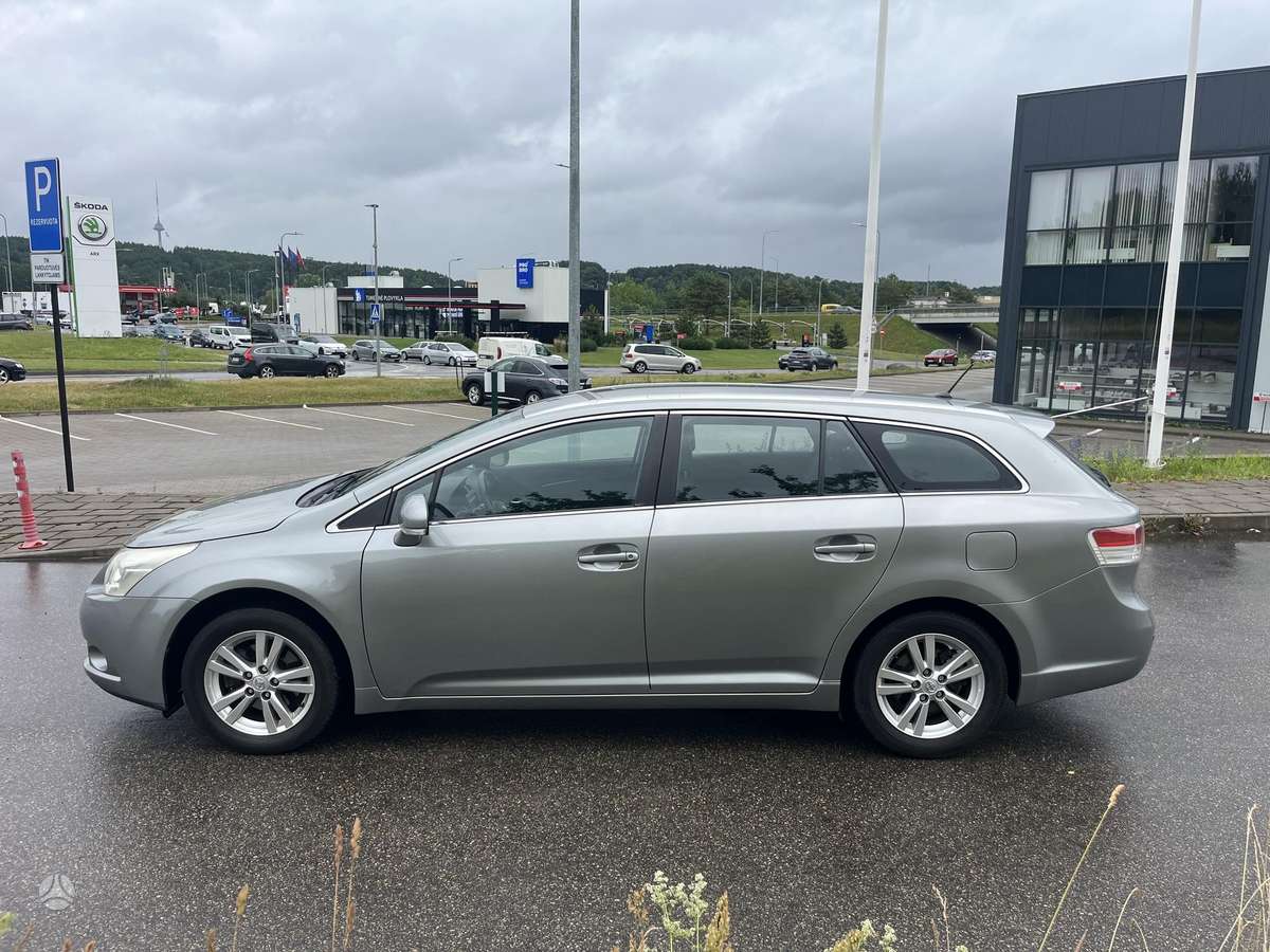 Toyota Avensis - 8