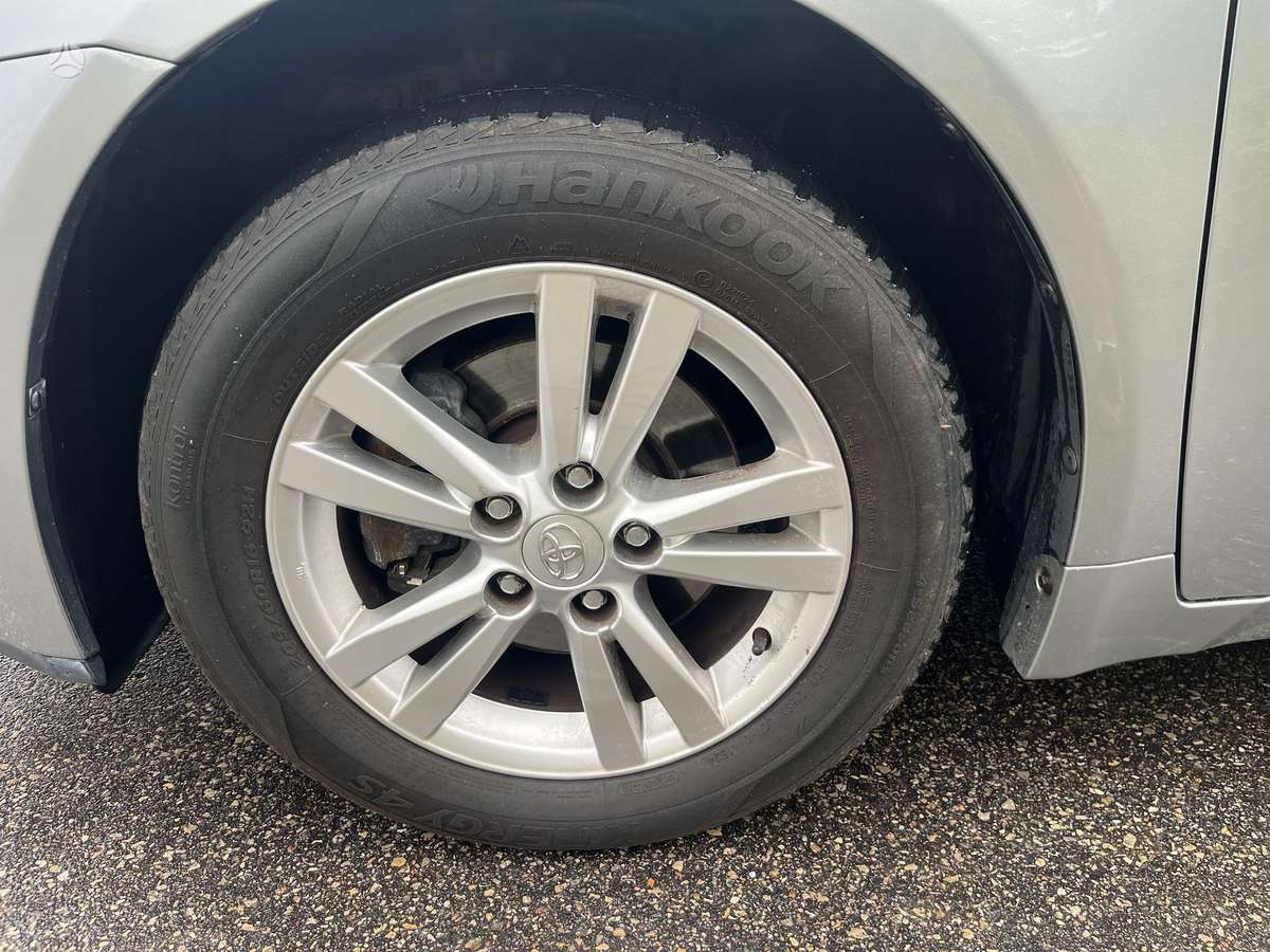 Toyota Avensis - 12