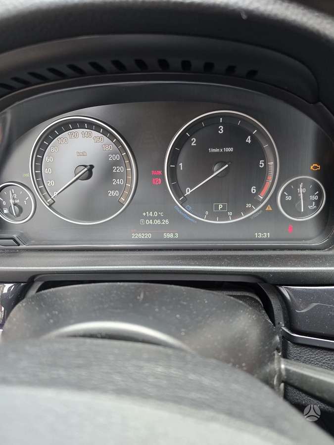 BMW 518, universalas