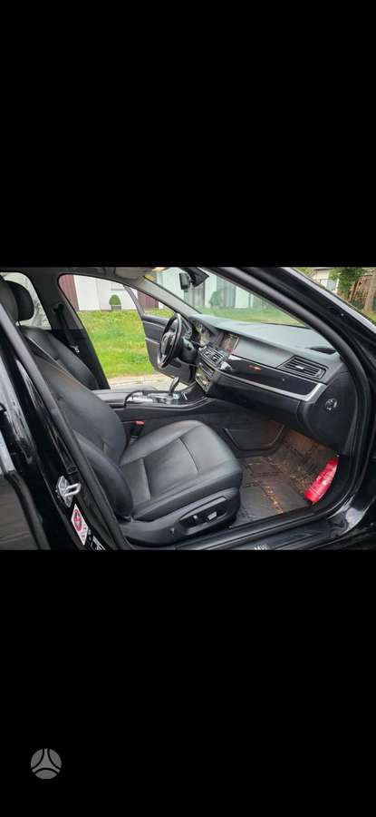 BMW 518, universalas
