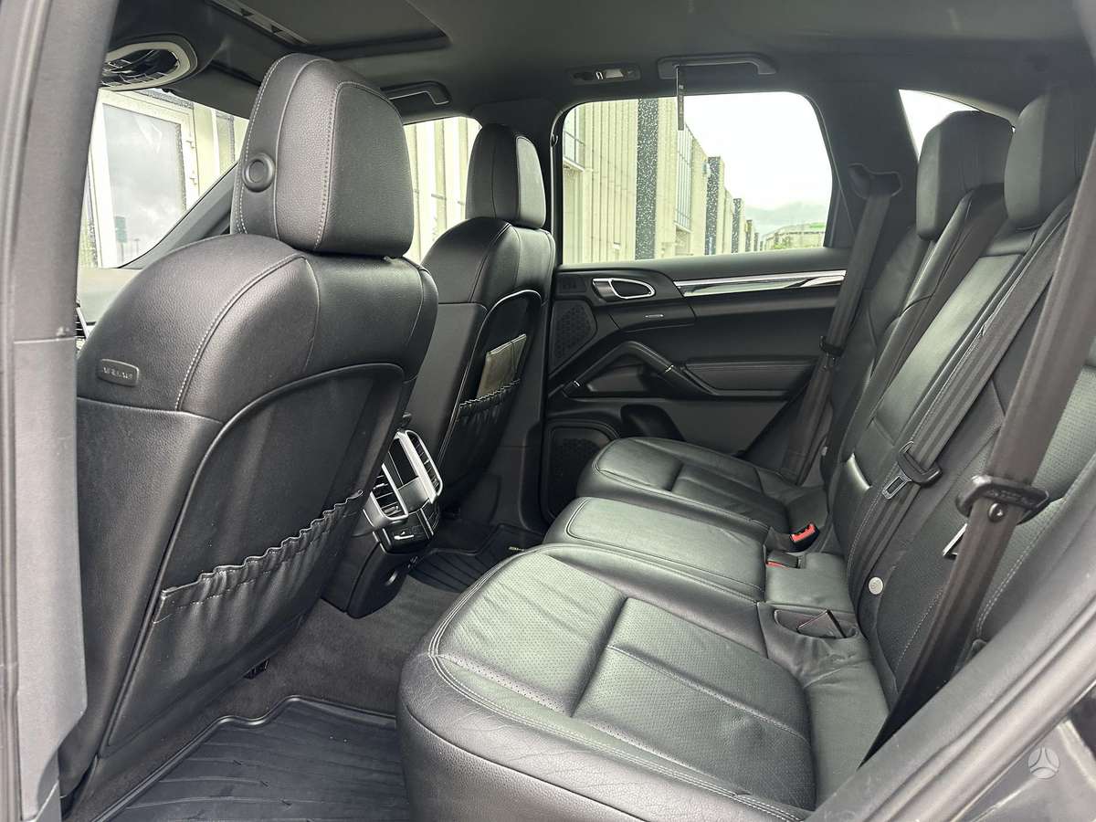 Porsche Cayenne - 9