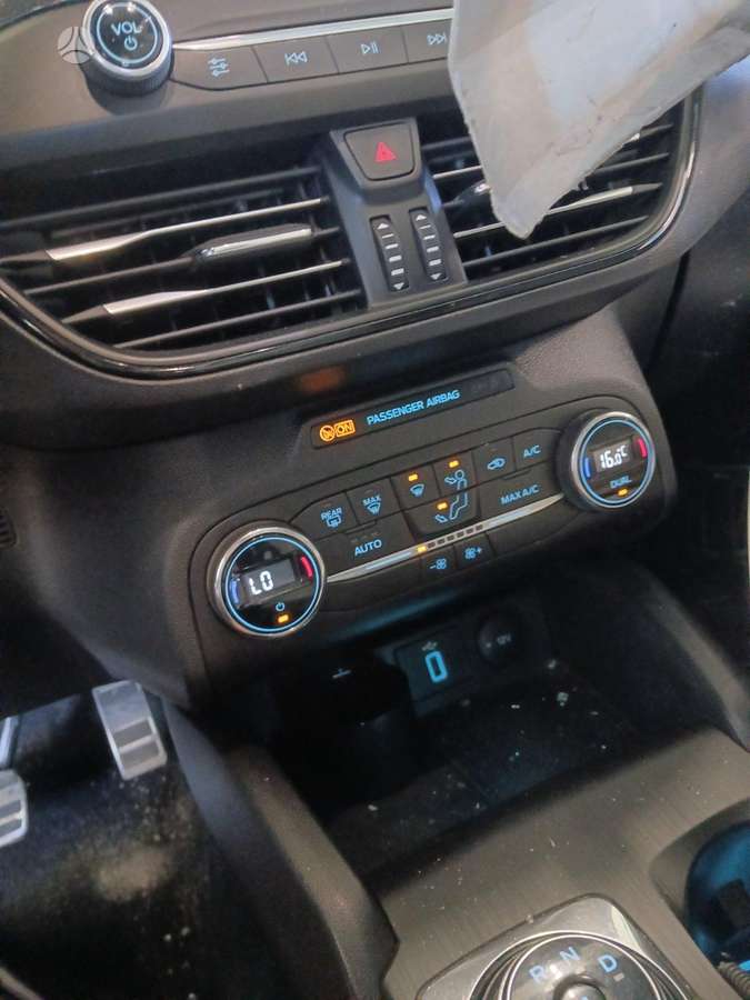 Ford Focus dalimis
