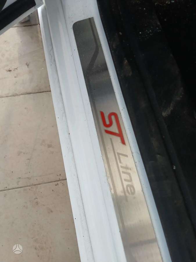 Ford Focus dalimis