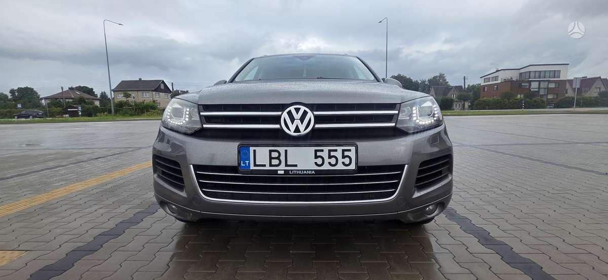 Volkswagen Touareg - 1