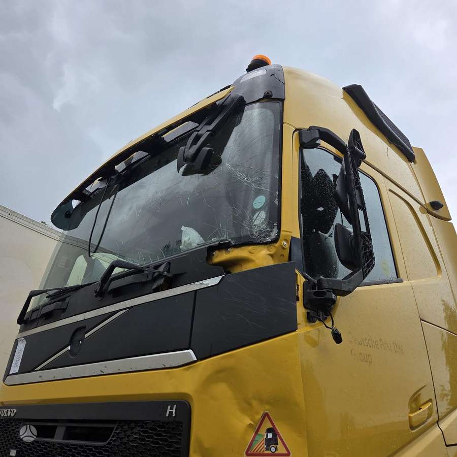 Volvo FH460, single sleeper