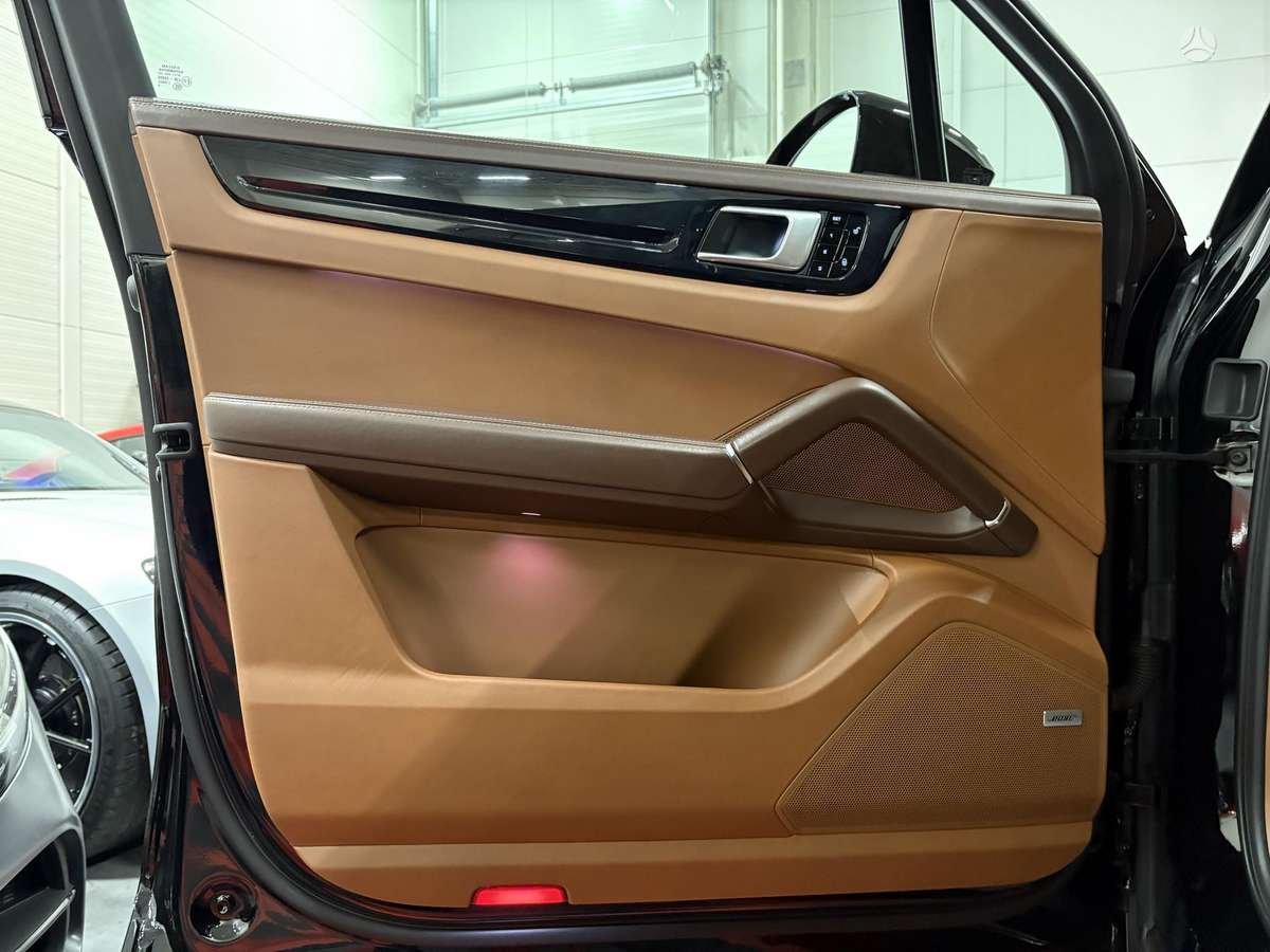 Porsche Cayenne - 12