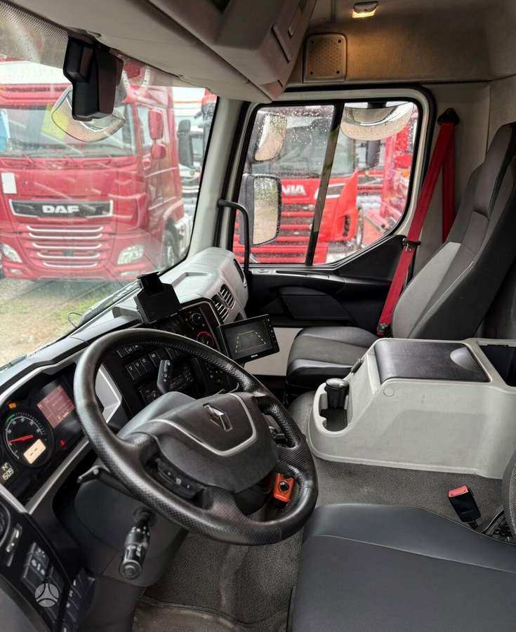 Renault D14 / Open side box, isothermal trucks