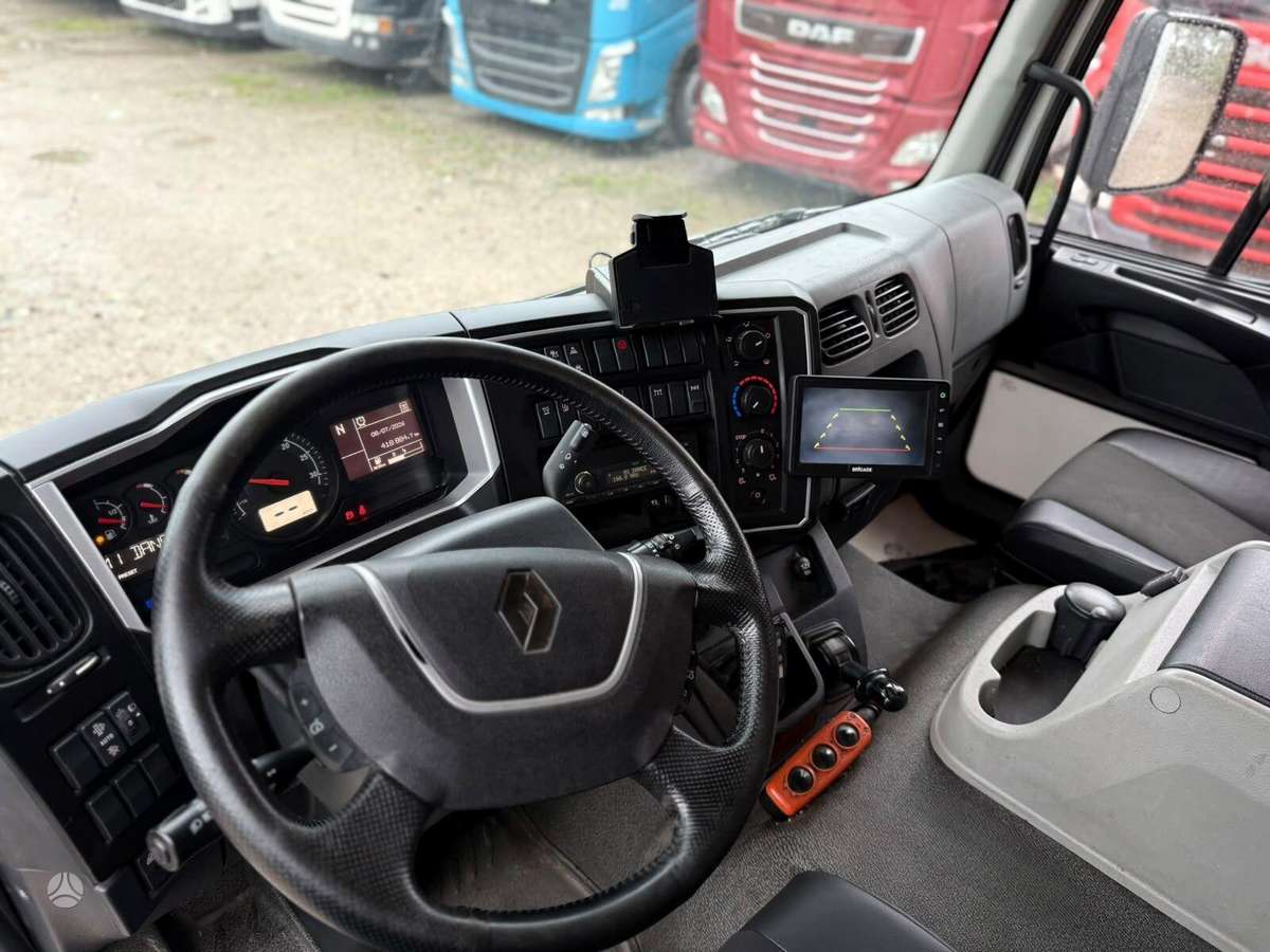 Renault D14 / Open side box, isothermal trucks