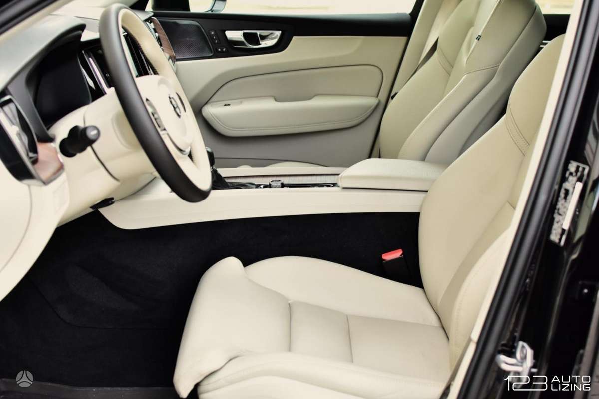 Volvo XC60, 2.0 l., off-road / crossover