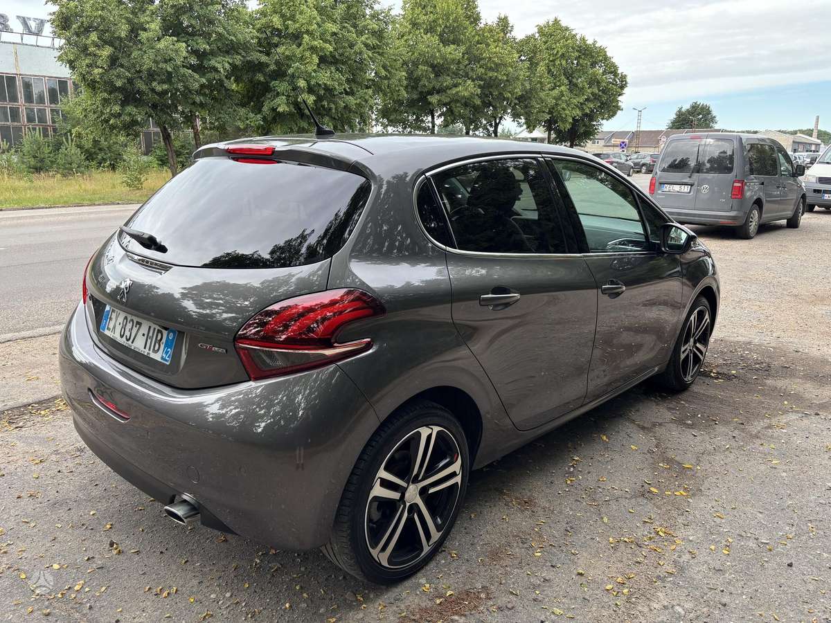Peugeot 208 - 4