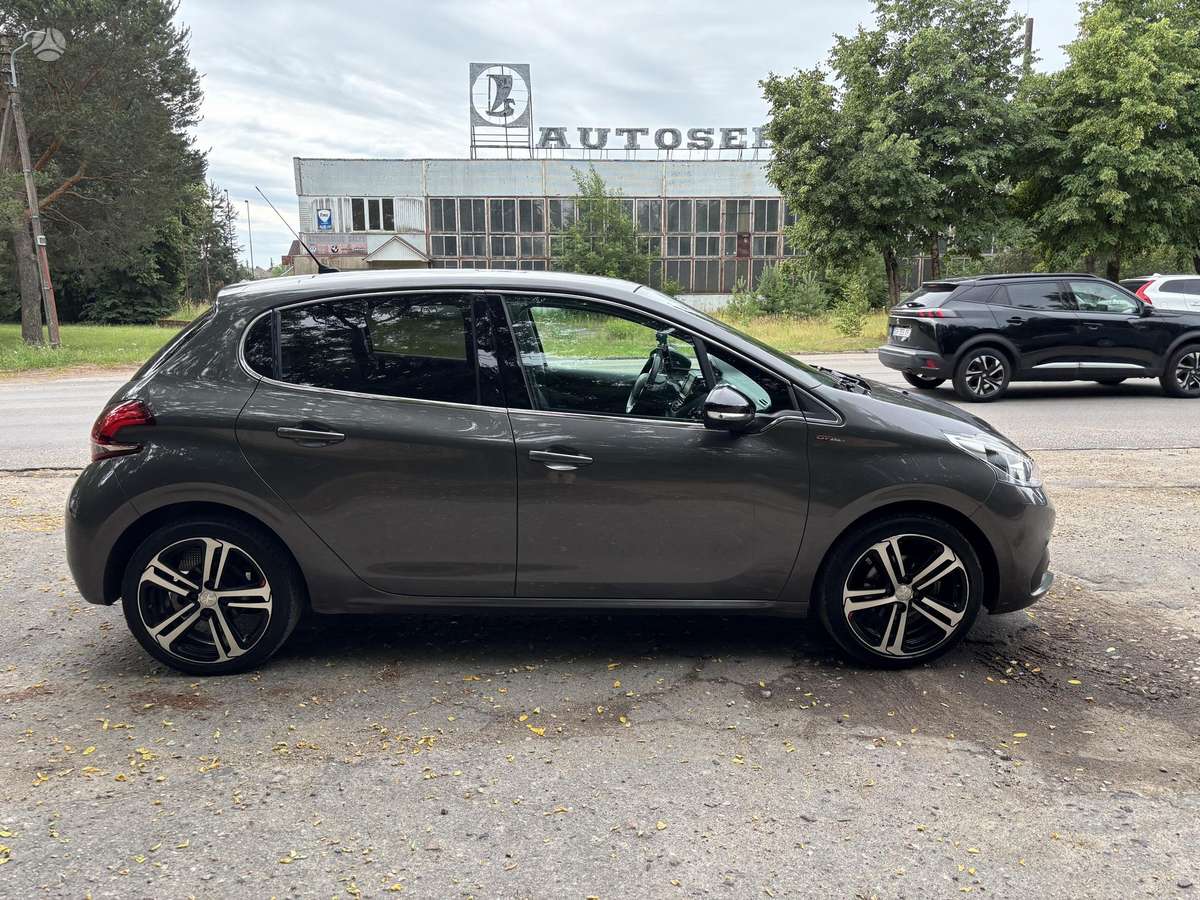 Peugeot 208 - 7
