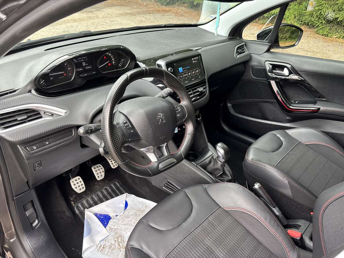 Peugeot 208 - 10