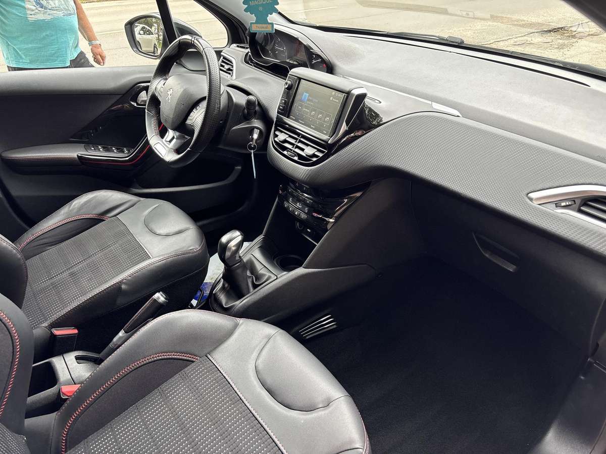 Peugeot 208 - 11