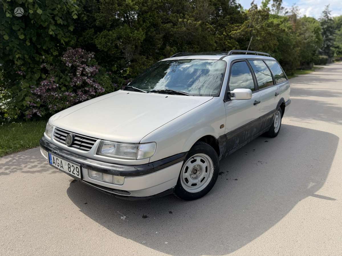 Volkswagen Passat - 1