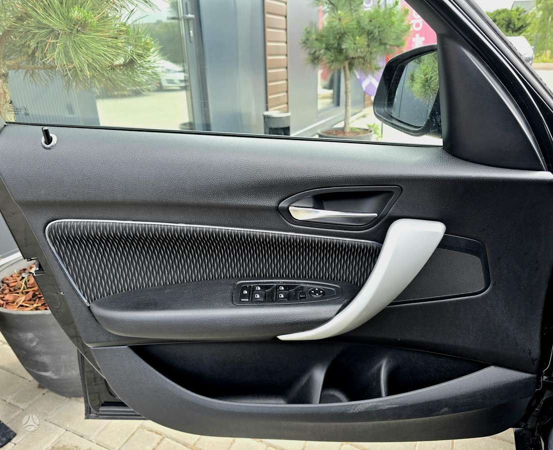 BMW 120, 2.0 l., hatchback