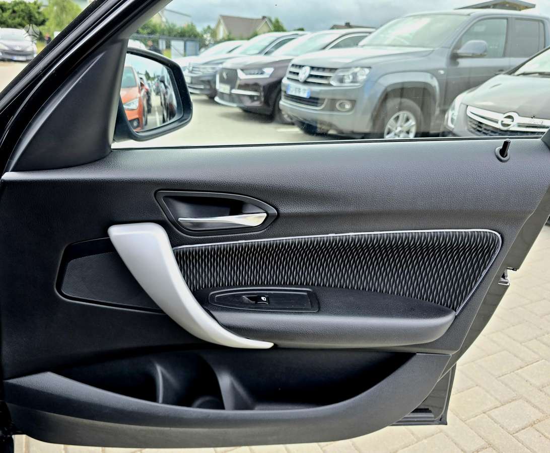 BMW 120, 2.0 l., hatchback