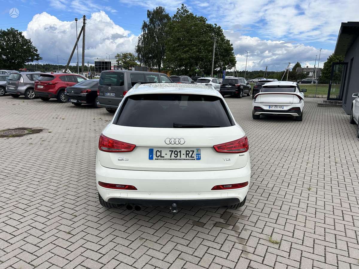 Audi Q3, 2.0 l., off-road / crossover
