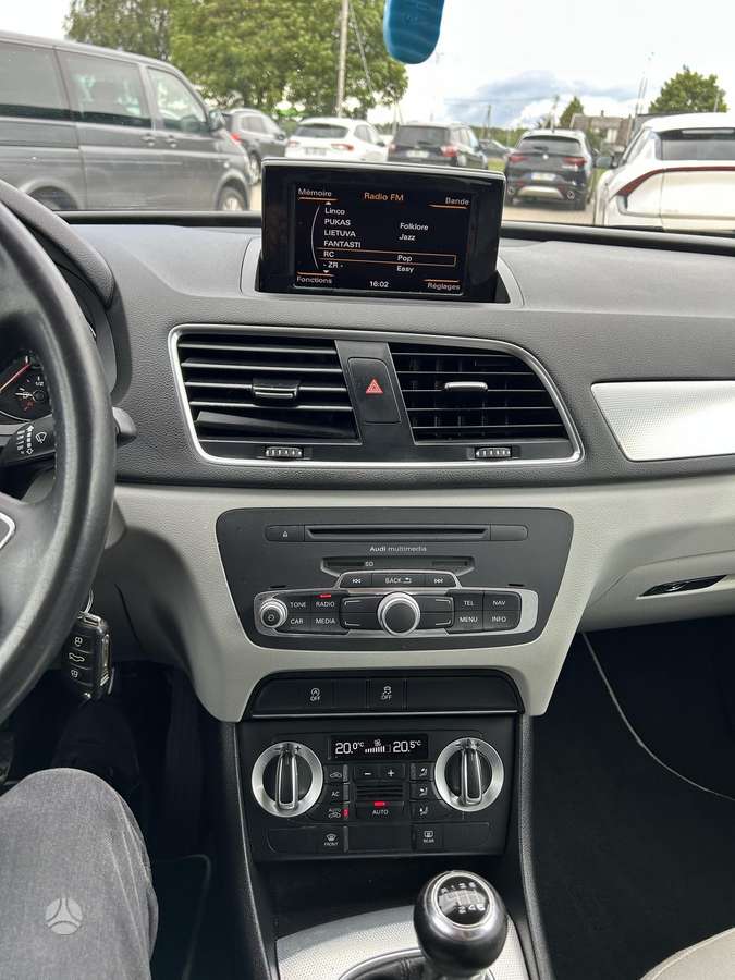 Audi Q3, 2.0 l., off-road / crossover