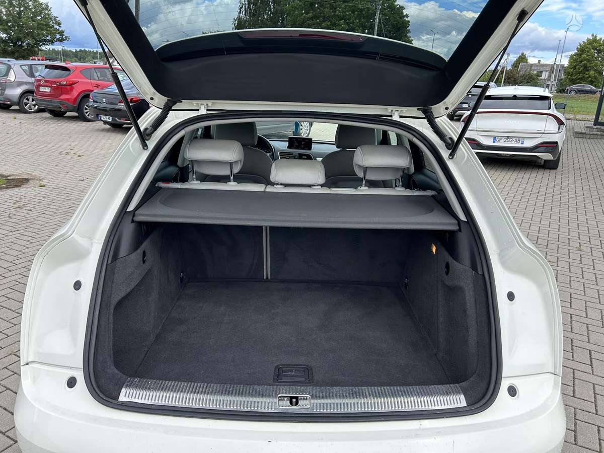 Audi Q3, 2.0 l., Внедорожник / Кроссовер