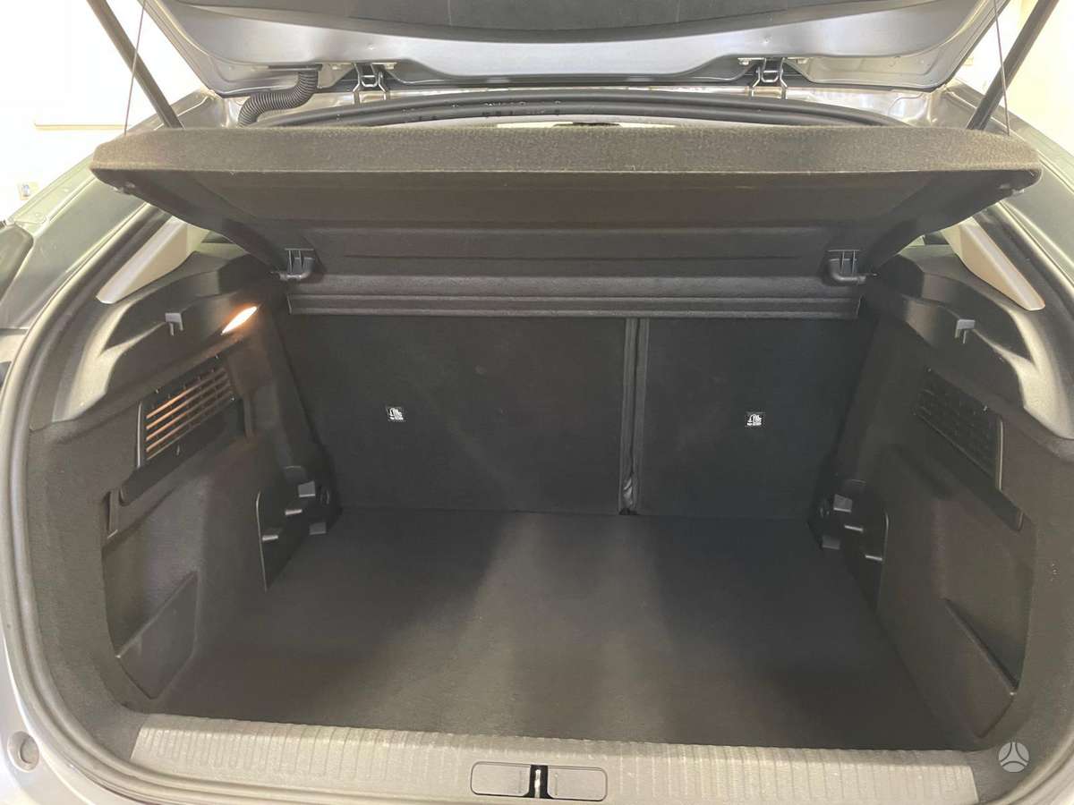 Citroen C4, 1.2 l., hatchback