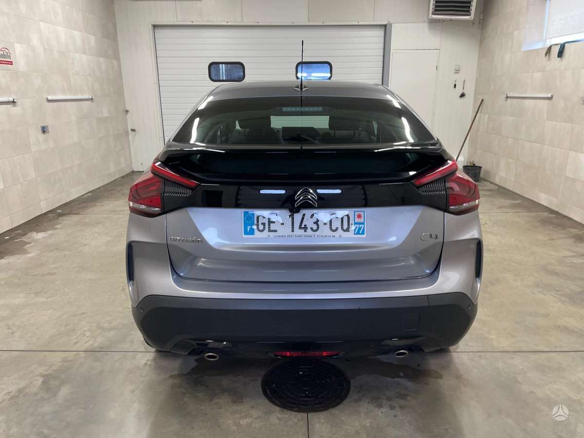 Citroen C4, 1.2 l., hatchback