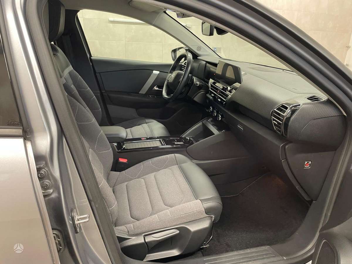 Citroen C4, 1.2 l., hatchback