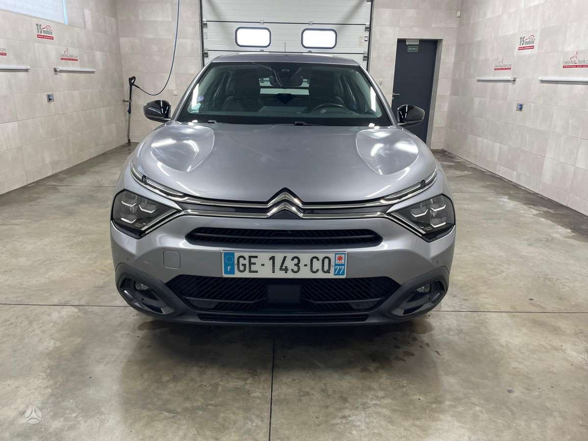 Citroen C4, 1.2 l., hatchback