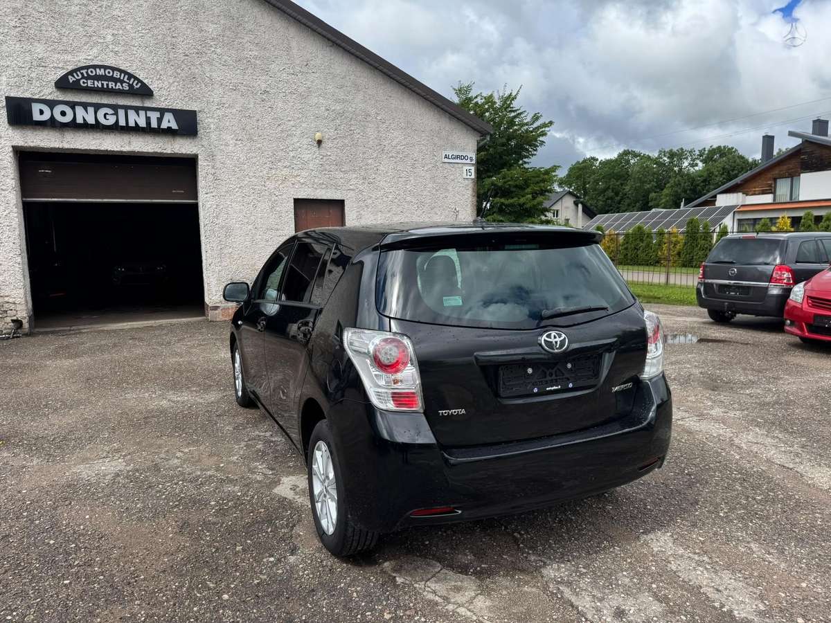 Toyota Verso, 2.0 l., Минивэн