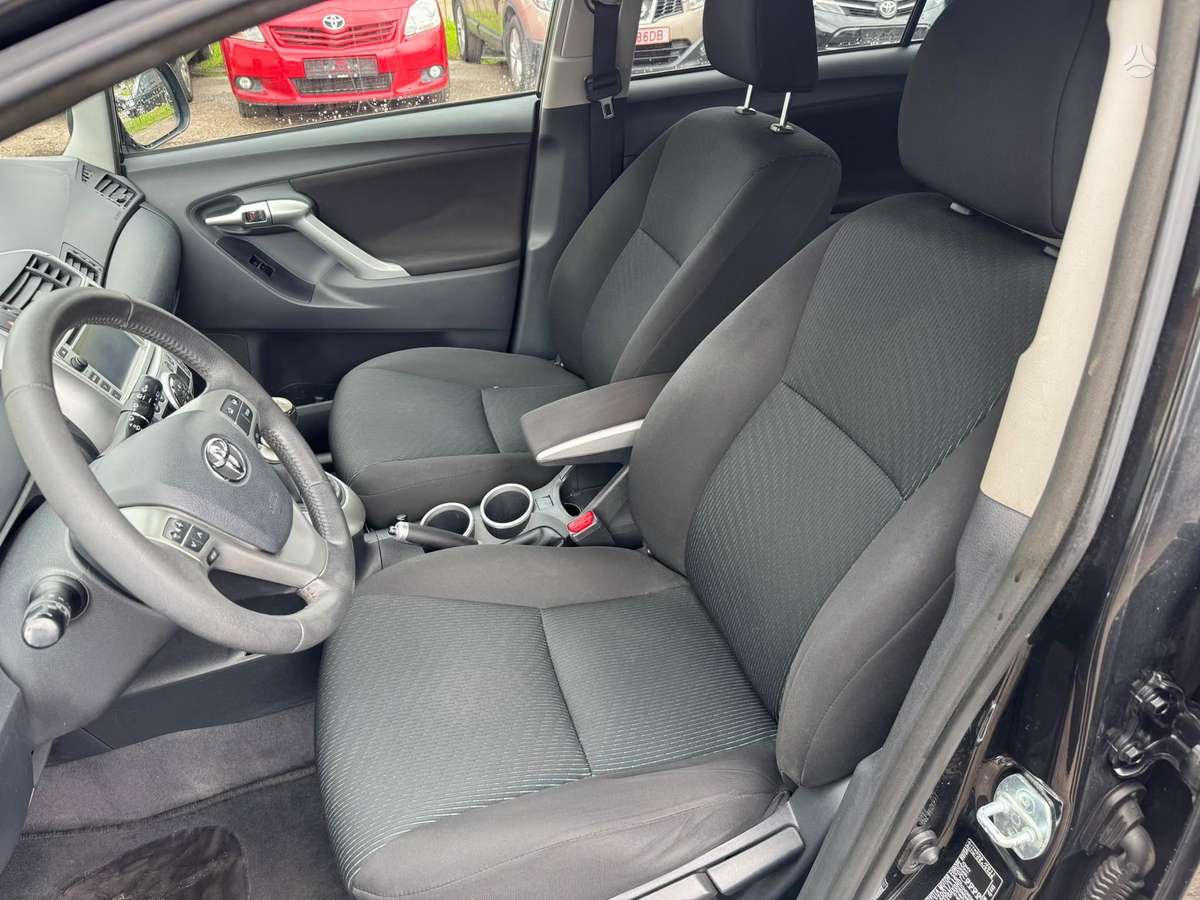 Toyota Verso, 2.0 l., Минивэн