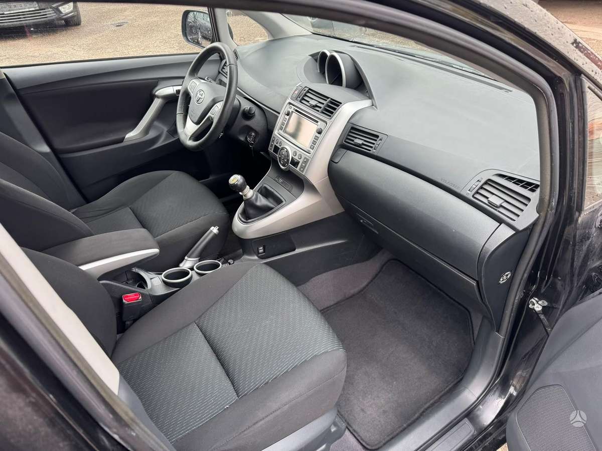 Toyota Verso, 2.0 l., Минивэн