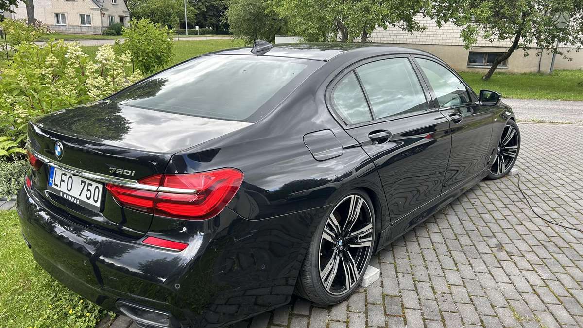 BMW 750, 4.4 l., Седан