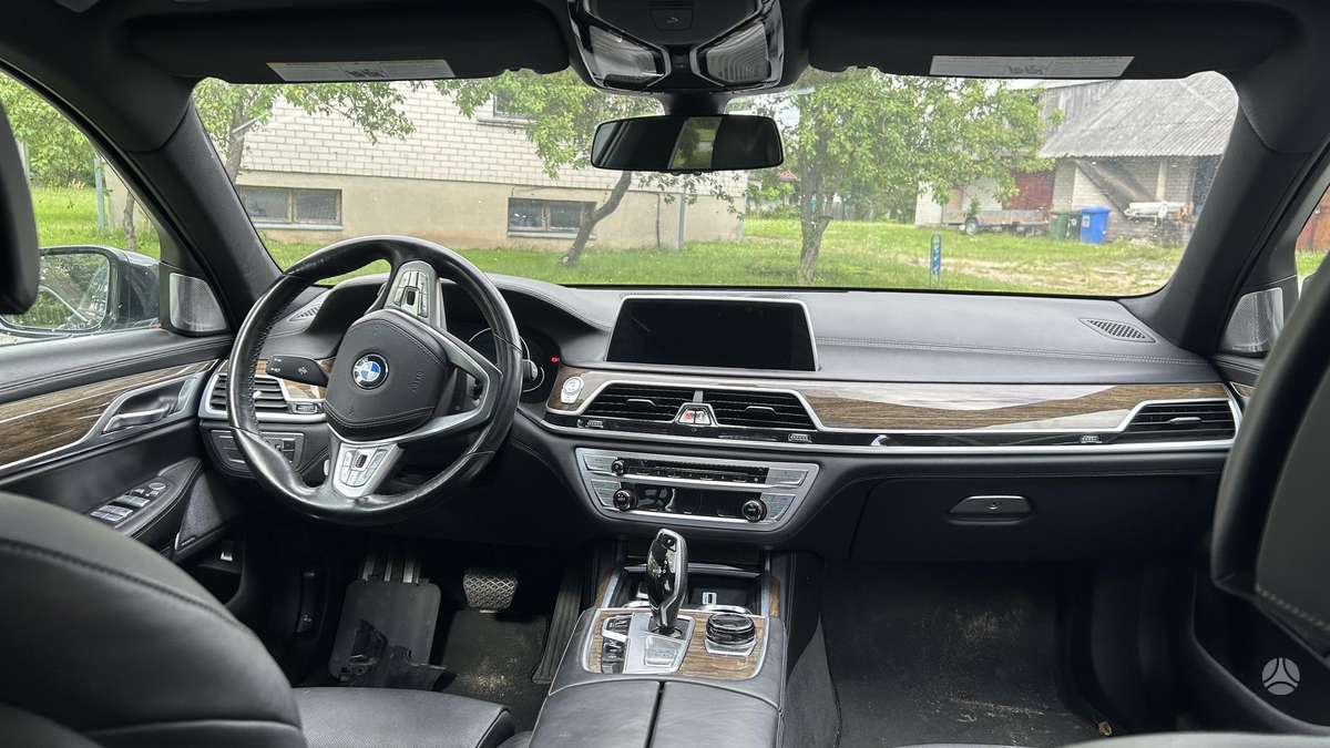 BMW 750, 4.4 l., Седан