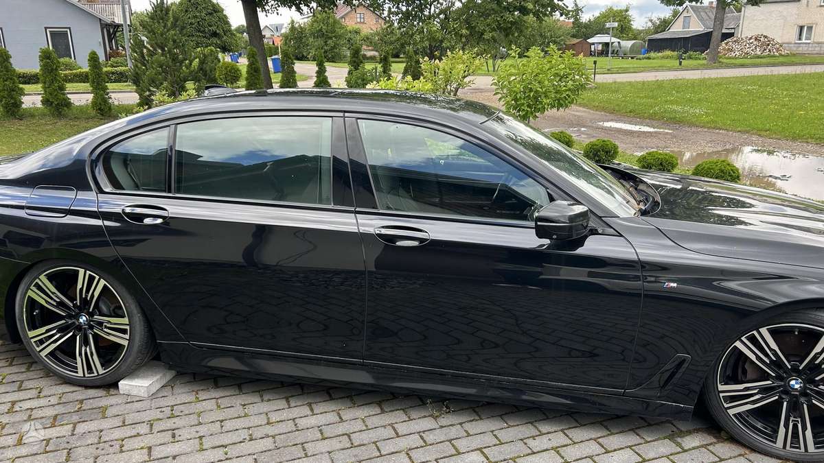 BMW 750, 4.4 l., Седан