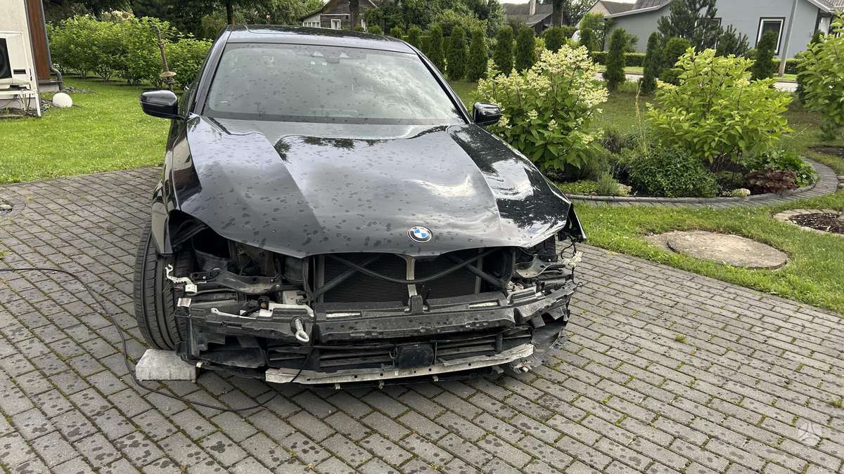 BMW 750, 4.4 l., Седан