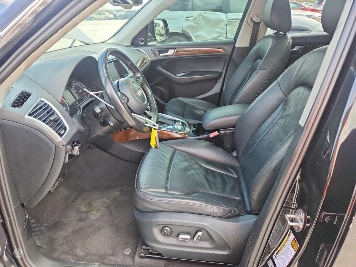 Audi Q5, 3.0 l., off-road / crossover